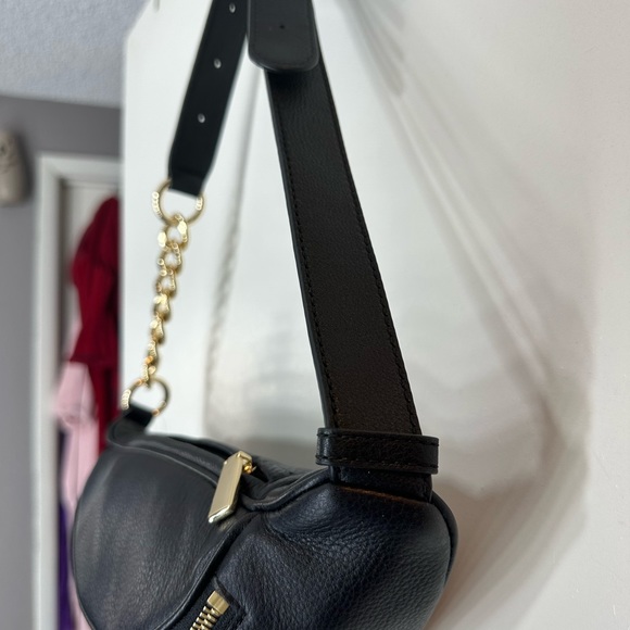 MICHAEL MICHAEL KORS
Mott Medium Leather Waistpack - Picture 12 of 14